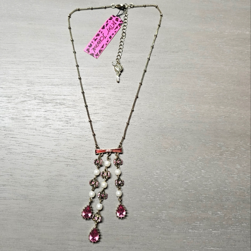 NWT Betsey Johnson Pink Crystal And Pearl Pendant Necklace